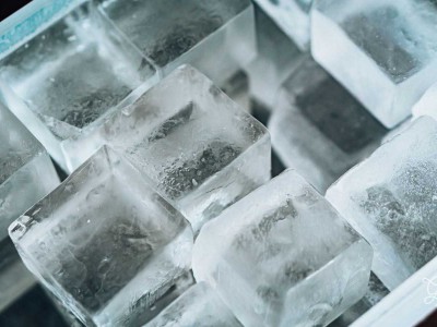 home-made crystal clear ice cubes made with tap water and directional freezing
